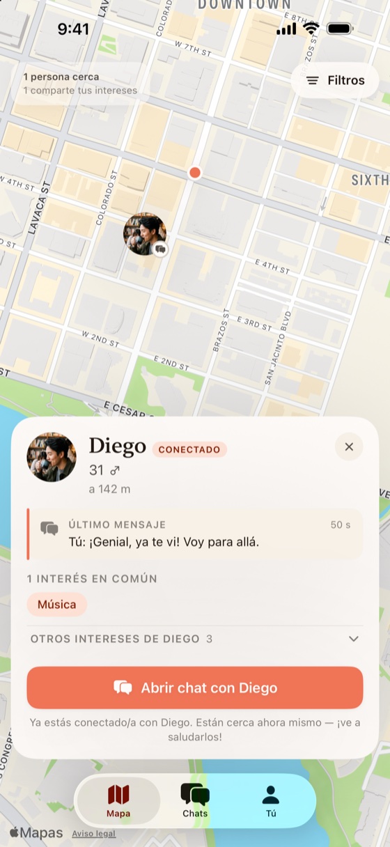 La app Socialize mostrando un mapa de descubrimiento en vivo con una persona conectada cerca
